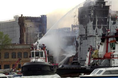 GIUDECCA 05 06 2003 ARCHEOLOGIA INDUSTRIALE - MULINO STUCHY INCENDIO