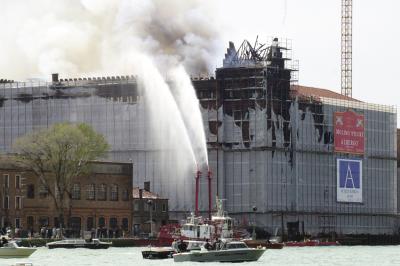 GIUDECCA 05 06 2003 ARCHEOLOGIA INDUSTRIALE - MULINO STUCHY INCENDIO