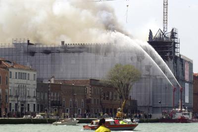 GIUDECCA 05 06 2003 ARCHEOLOGIA INDUSTRIALE - MULINO STUCHY INCENDIO