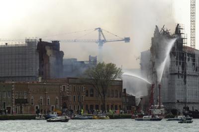 GIUDECCA 05 06 2003 ARCHEOLOGIA INDUSTRIALE - MULINO STUCHY INCENDIO
