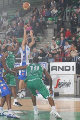 TREVISO 16 12 2006 LBA CAMPIONATO 2006-2007 BENETTON BASKET - CAPO D ORLANDO