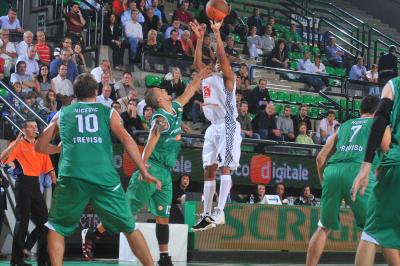 TREVISO 06 10 2009 CHAMPIONS LEAGUE  2009-2010 BENETTON BASKET - LOIRET