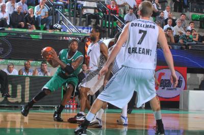 TREVISO 06 10 2009 CHAMPIONS LEAGUE  2009-2010 BENETTON BASKET - LOIRET