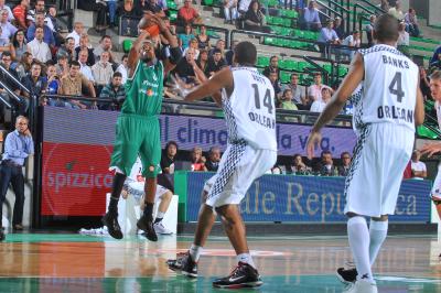 TREVISO 06 10 2009 CHAMPIONS LEAGUE  2009-2010 BENETTON BASKET - LOIRET