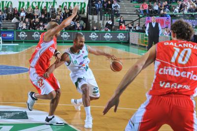 TREVISO 21 11 2009 LBA, CAMPIONATO 2009-2010 BENETTON BASKET - VARESE