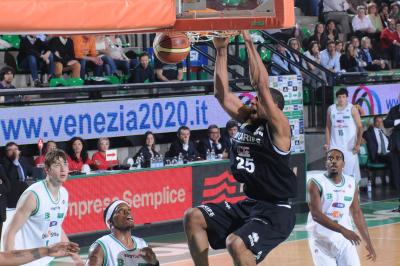TREVISO 02 05 2010 LBA, CAMPIONATO 2009-2010 BENETTON BASKET -  FERRARA