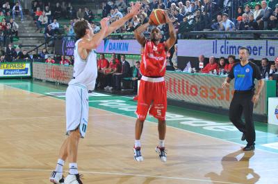 TREVISO 06 11 2010 LBA, CAMPIONATO 2010-2011 BENETTON TREVISO BASKET - VARESE