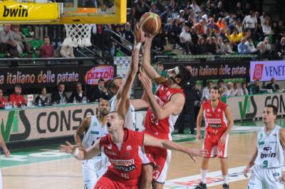TREVISO 27 11 2010 LBA, CAMPIONATO 2010-2011 BENETTON TREVISO BASKET - PESARO