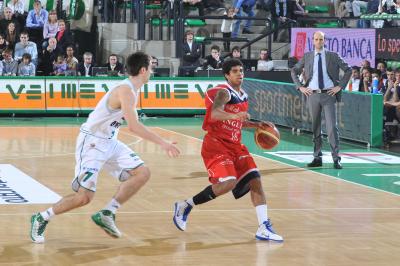 TREVISO 11 12 2010 LBA, CAMPIONATO 2010-2011 BENETTON TREVISO BASKET - ANGELICO BIELLA