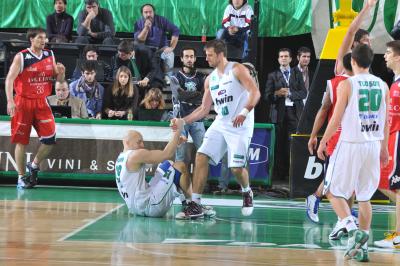TREVISO 11 12 2010 LBA, CAMPIONATO 2010-2011 BENETTON TREVISO BASKET - ANGELICO BIELLA