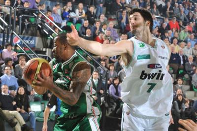 TREVISO 28 12 2010 LBA, CAMPIONATO 2010-2011 BENETTON TREVISO BASKET - MONTEPASCHI SIENA