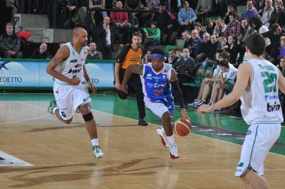 TREVISO 06 01 2011 LBA, CAMPIONATO 2010-2011 BENETTON TREVISO BASKET BRINDISI