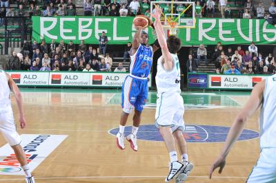 TREVISO 06 01 2011 LBA, CAMPIONATO 2010-2011 BENETTON TREVISO BASKET BRINDISI