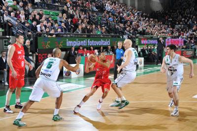 TREVISO 29 01 2011 LBA, CAMPIONATO 2010-2011 BENETTON TREVISO BASKET - ARMANI JEANS MILANO
