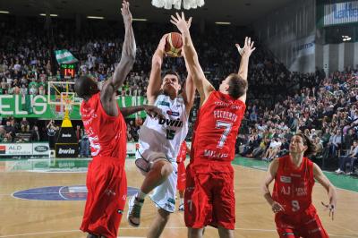TREVISO 29 01 2011 LBA, CAMPIONATO 2010-2011 BENETTON TREVISO BASKET - ARMANI JEANS MILANO