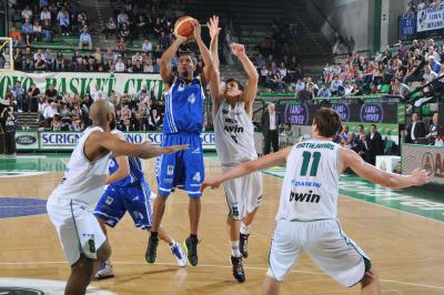 TREVISO 09 04 2011 LBA, CAMPIONATO 2010-2011 BENETTON TREVISO BASKET - DINAMO SASSARI