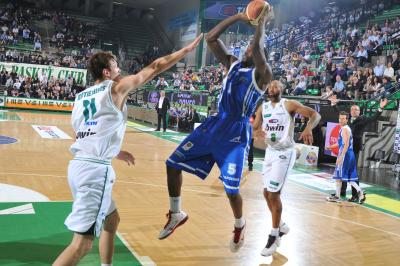 TREVISO 09 04 2011 LBA, CAMPIONATO 2010-2011 BENETTON TREVISO BASKET - DINAMO SASSARI