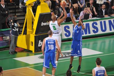 TREVISO 09 04 2011 LBA, CAMPIONATO 2010-2011 BENETTON TREVISO BASKET - DINAMO SASSARI