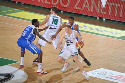 TREVISO 09 04 2011 LBA, CAMPIONATO 2010-2011 BENETTON TREVISO BASKET - DINAMO SASSARI