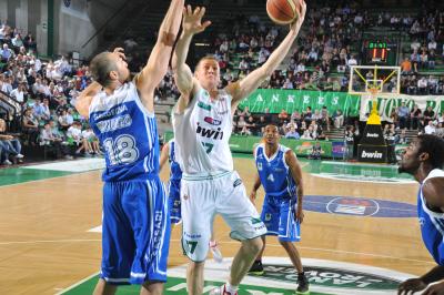 TREVISO 09 04 2011 LBA, CAMPIONATO 2010-2011 BENETTON TREVISO BASKET - DINAMO SASSARI