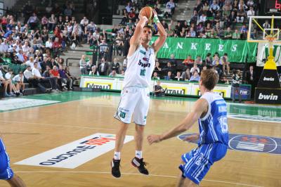 TREVISO 09 04 2011 LBA, CAMPIONATO 2010-2011 BENETTON TREVISO BASKET - DINAMO SASSARI
