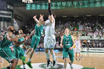TREVISO 16 04 2011 EUROCUP  2010-2011 BENETTON BASKET - CAJASOL SEVILLA