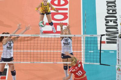 TREVISO 22 12 2012 LEGAVOLLEY FEMMINILE, CAMPIONATO 2011-2012 PROSECCO DOC IMOCO - YAMAMAI