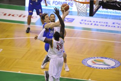 TREVISO 17 12 2017 LNP CAMPIONATO 2017-2018 NUTRIBULLET TREVISO BASKET - RAVENNA