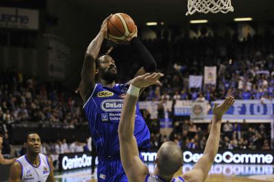 TREVISO 29 12 2017 LNP CAMPIONATO 2017-2018 NUTRIBULLET TREVISO BASKET - ROSETO
