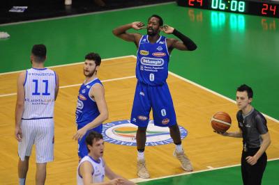 TREVISO 29 12 2017 LNP CAMPIONATO 2017-2018 NUTRIBULLET TREVISO BASKET - ROSETO