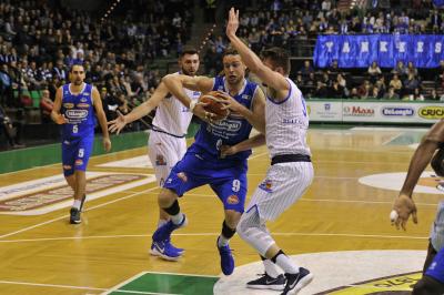 TREVISO 29 12 2017 LNP CAMPIONATO 2017-2018 NUTRIBULLET TREVISO BASKET - ROSETO