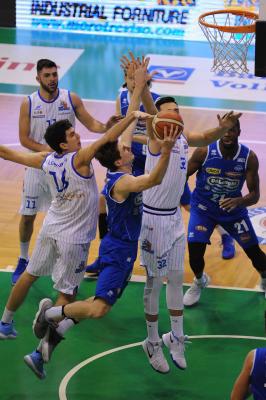 TREVISO 29 12 2017 LNP CAMPIONATO 2017-2018 NUTRIBULLET TREVISO BASKET - ROSETO