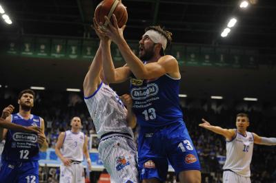 TREVISO 29 12 2017 LNP CAMPIONATO 2017-2018 NUTRIBULLET TREVISO BASKET - ROSETO