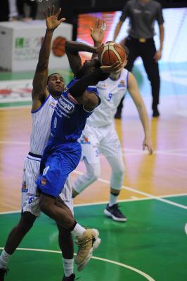 TREVISO 29 12 2017 LNP CAMPIONATO 2017-2018 NUTRIBULLET TREVISO BASKET - ROSETO