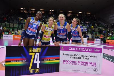 TREVISO 21102021 LEGAVOLLEY FEMMINILE CAMPIONATO PROSECCO DOC IMOCO - PREMIAZIONE 74 VITTORIE CONSECUTIVE