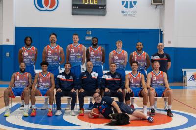 TREVISO 24092024 LBA PRECAMPIONATO NUTRIBULLET TREVISO BASKET  STAFF GIOCATORI MAGLIA GIOCO UFFICIALE