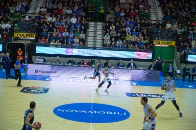 TREVISO 25012025 MARKETING LBA CAMPIONATO NUTRIBULLET TREVISO BASKET LED DETTAGLIO PALAVERDE