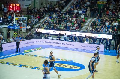 TREVISO 25012025 MARKETING LBA CAMPIONATO NUTRIBULLET TREVISO BASKET LED DETTAGLIO PALAVERDE