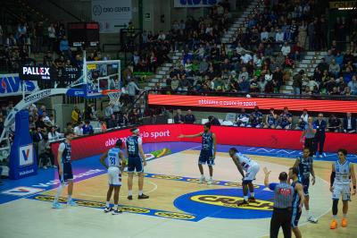 TREVISO 25012025 MARKETING LBA CAMPIONATO NUTRIBULLET TREVISO BASKET LED DETTAGLIO PALAVERDE