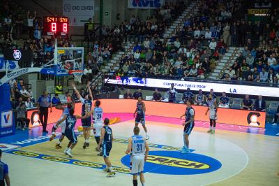 TREVISO 25012025 MARKETING LBA CAMPIONATO NUTRIBULLET TREVISO BASKET LED DETTAGLIO PALAVERDE