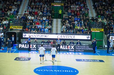 TREVISO 25012025 MARKETING LBA CAMPIONATO NUTRIBULLET TREVISO BASKET LED DETTAGLIO PALAVERDE