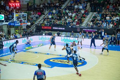 TREVISO 25012025 MARKETING LBA CAMPIONATO NUTRIBULLET TREVISO BASKET LED DETTAGLIO PALAVERDE