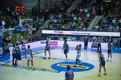 TREVISO 25012025 MARKETING LBA CAMPIONATO NUTRIBULLET TREVISO BASKET LED DETTAGLIO PALAVERDE