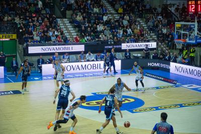 TREVISO 25012025 MARKETING LBA CAMPIONATO NUTRIBULLET TREVISO BASKET LED DETTAGLIO PALAVERDE