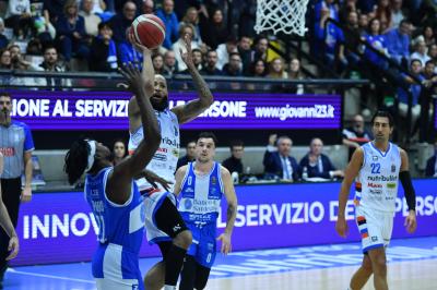 TREVISO 16 03 2025 LBA CAMPIONATO 2024-2025 NUTRIBULLET TREVISO BASKET DINAMO SASSARI