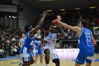 TREVISO 16 03 2025 LBA CAMPIONATO 2024-2025 NUTRIBULLET TREVISO BASKET DINAMO SASSARI