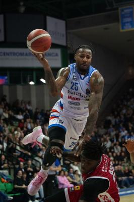 TREVISO 23 03 2025 LBA CAMPIONATO 2024-2025 NUTRIBULLET TREVISO BASKET - OPENJOBMETIS VARESE
