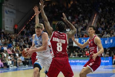 TREVISO 23 03 2025 LBA CAMPIONATO 2024-2025 NUTRIBULLET TREVISO BASKET - OPENJOBMETIS VARESE