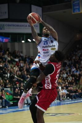 TREVISO 23 03 2025 LBA CAMPIONATO 2024-2025 NUTRIBULLET TREVISO BASKET - OPENJOBMETIS VARESE