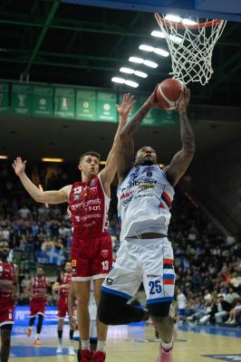 TREVISO 23 03 2025 LBA CAMPIONATO 2024-2025 NUTRIBULLET TREVISO BASKET - OPENJOBMETIS VARESE